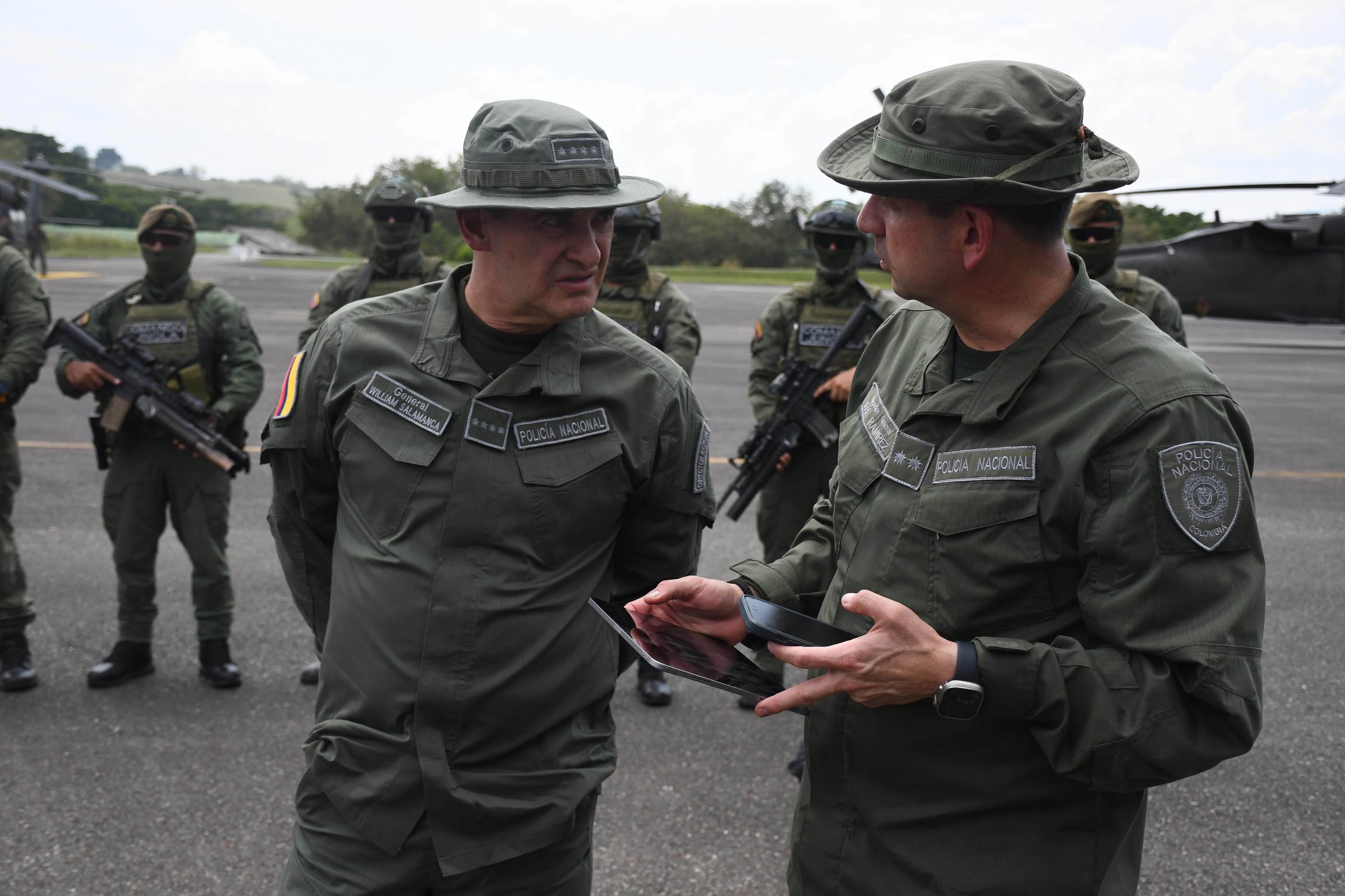 Tuluá: Situación de orden público en Tuluá. Consejo de Seguridad, comandante de la Policía General William René Salamanca Ramírez. Junto alcalde de Tuluá, Gustavo Vélez. foto José L Guzmán. El País