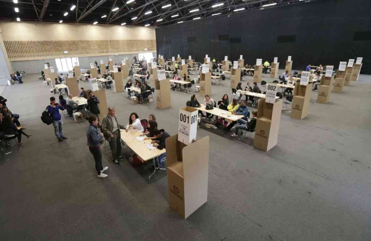Imágenes de la baja asistencia de ciudadanos en Corferias. Foto: Carlos Julio Martínez / SEMANA