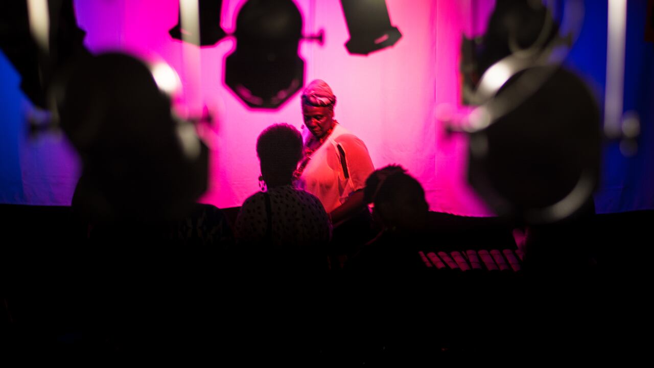 Elena llegó a Cali con su esposo y sus nueve hijos. Empezó a vivir en el asentamiento de Comuneros II.