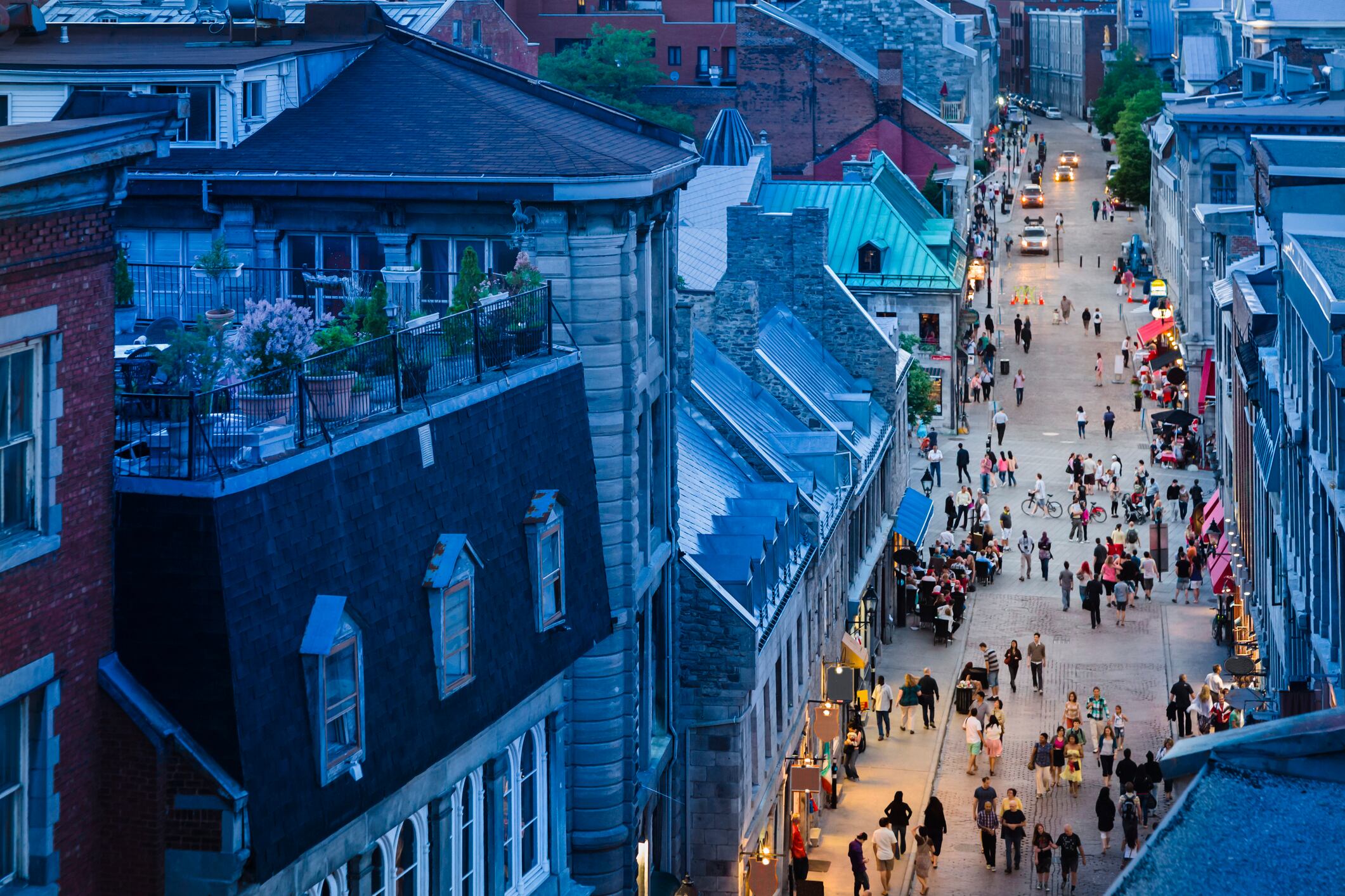 Rue Saint-Paul es una calle en la zona histórica del Viejo Montreal, en Quebec (Canadá)