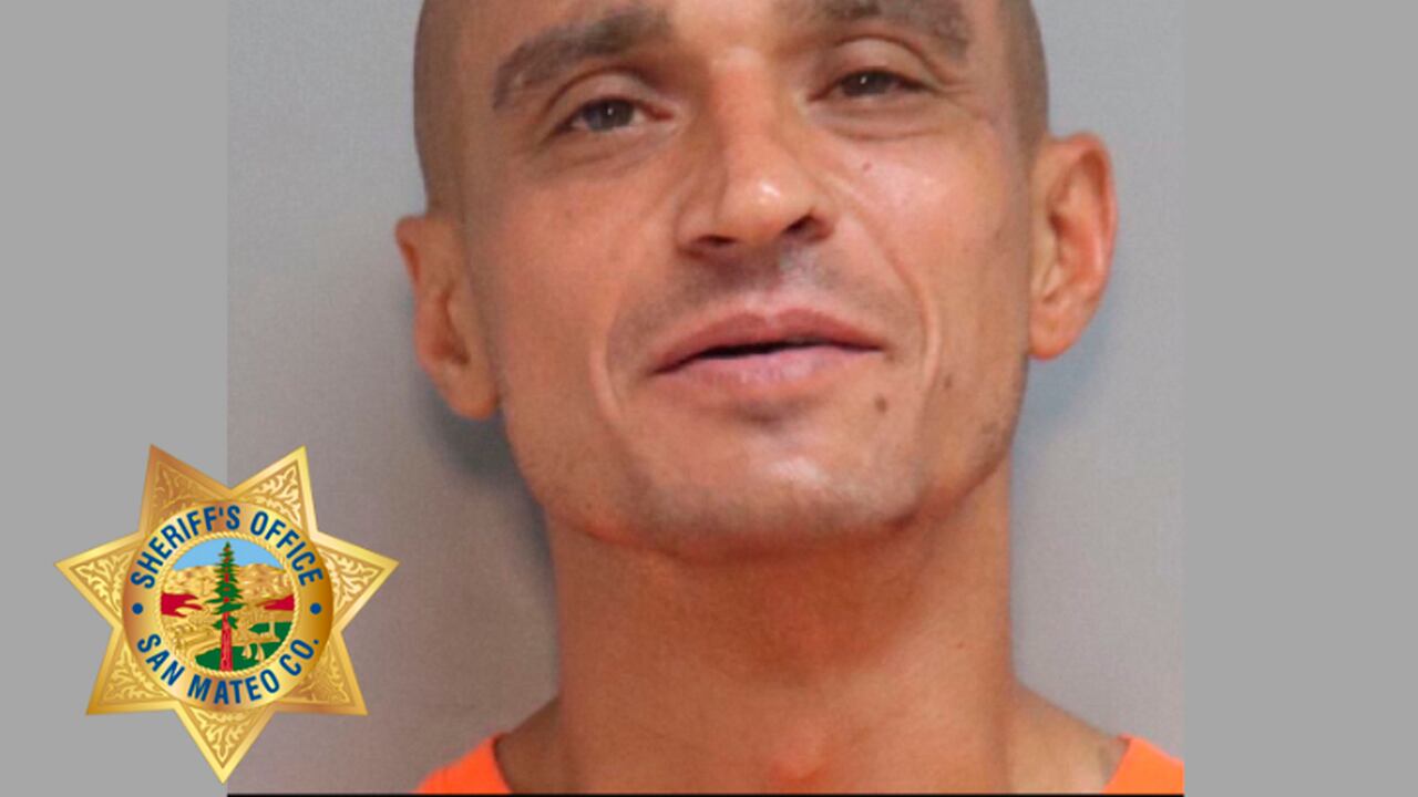 Esta fotografía sin fecha publicada por el Departamento de Policía del condado de San Mateo muestra a Mark Mechikoff, quien presuntamente mató a una mujer en el Área de la Bahía de San Francisco el miércoles 26 de julio de 2023 y luego publicó un video del asesinato en Facebook. (Departamento de Policía del condado de San Mateo vía AP)