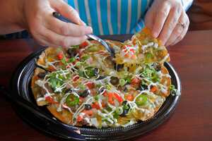 Una pizza estilo mexicano de comida Tex-Mex en Tijuana Flats