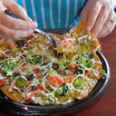 Una pizza estilo mexicano de comida Tex-Mex en Tijuana Flats