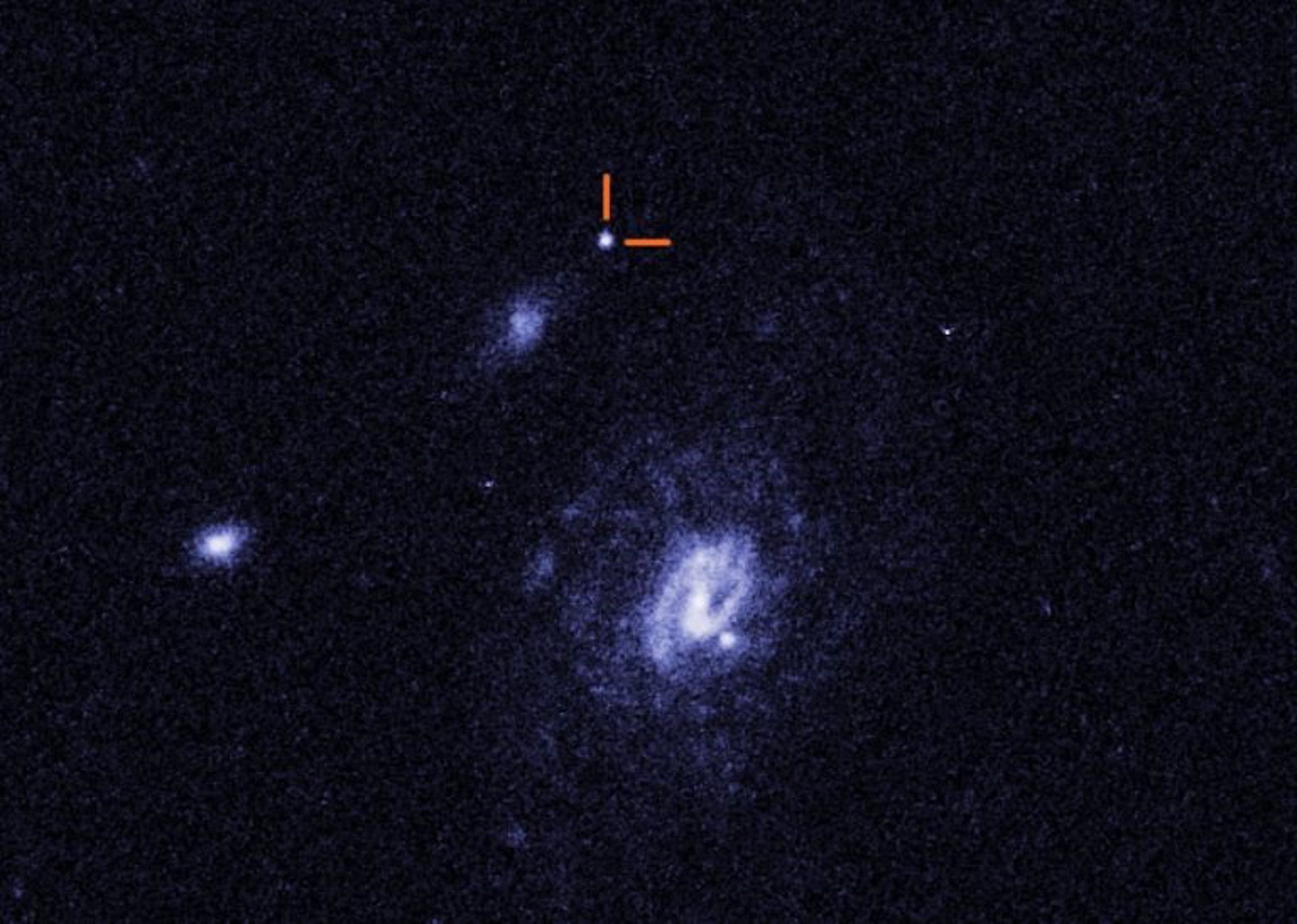 Una imagen del Telescopio Espacial Hubble de la NASA de un Transitorio Óptico Azul Rápido Luminoso (LFBOT) designado.