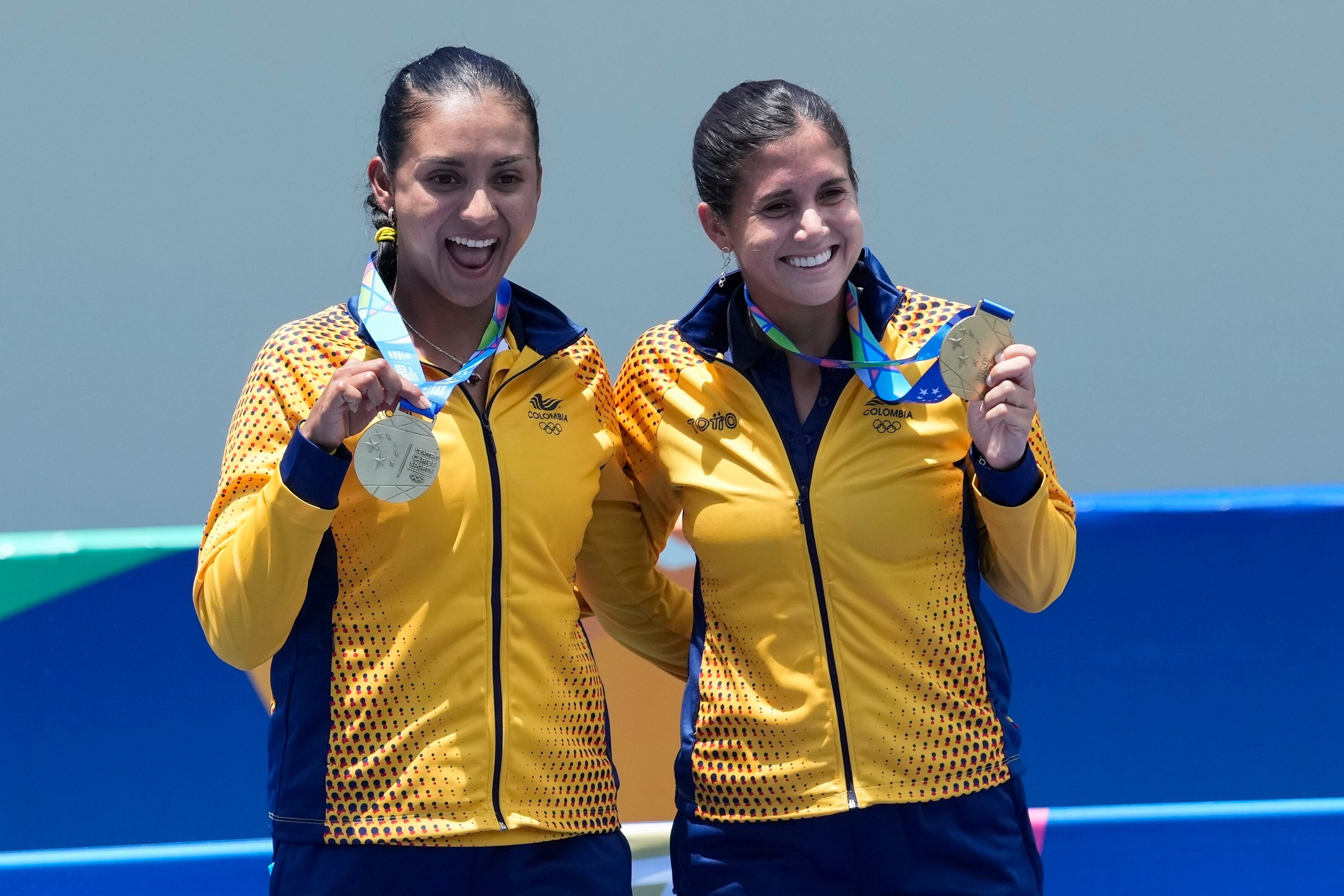 Women tennis doubles gold medal winners Yiliana Lizaro, left, and Maria Perez of Colombia, pose for a photo at the Central American and Caribbean Games in San Salvador, El Salvador, Wednesday, July 5, 2023. (AP Photo/Arnulfo Franco)