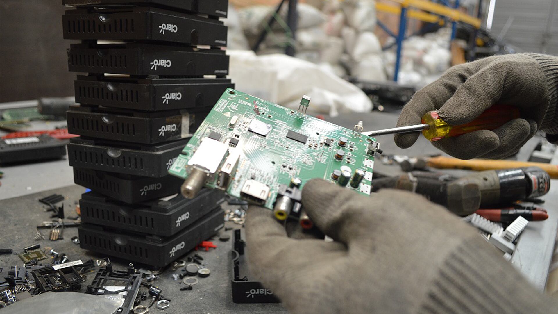 Claro con su modelo de economía circular ha logrado recuperar cerca de 1.743.374 equipos