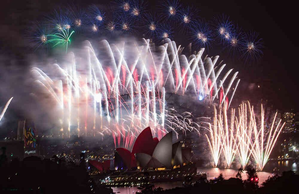 Juegos artificiales en el Ann Harbour en Sidney, Australia. Foto de la Agencia Anadolu.