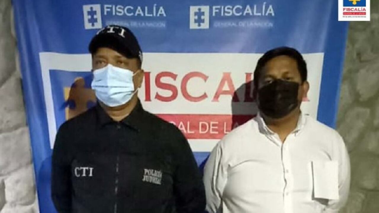 La Fiscalía imputó al funcionario por los delitos de peculado por apropiación agravado en concurso homogéneo y sucesivo con acceso abusivo a un sistema informático.