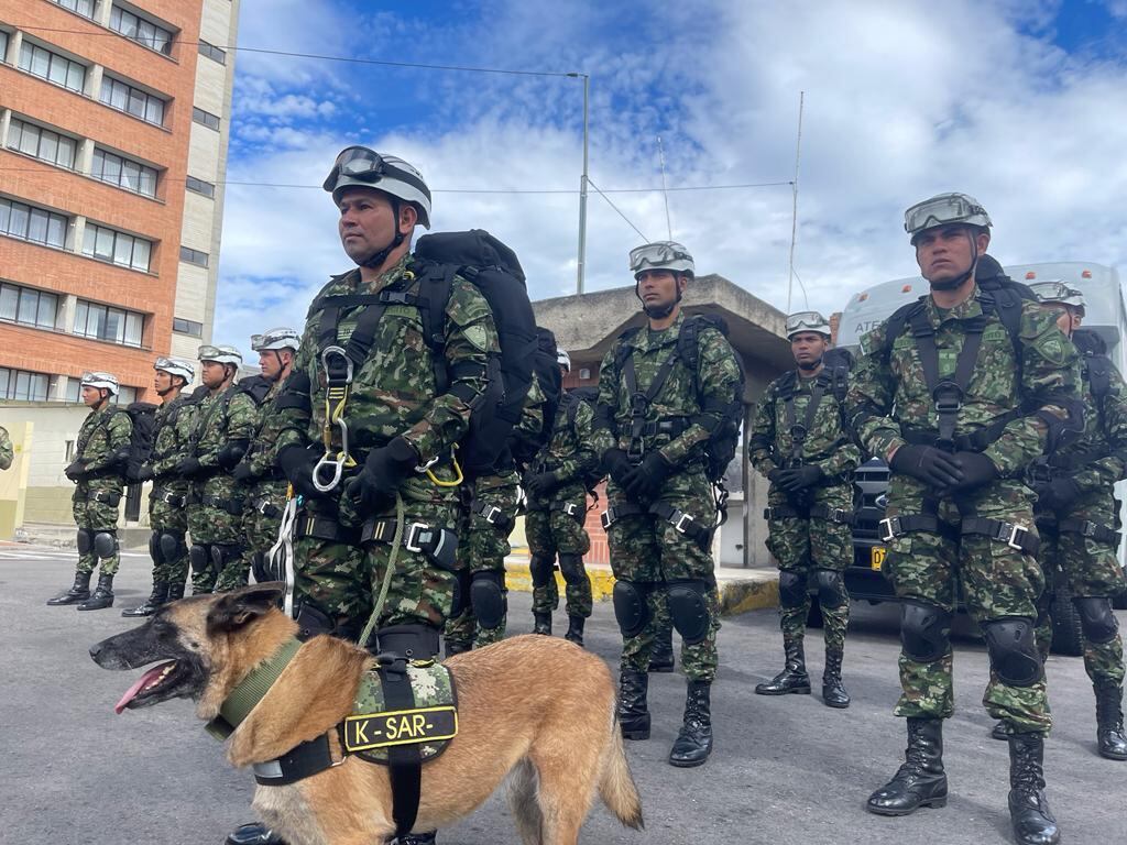 El Ejército envío varios uniformados a la zona del Naranjal tras la avalancha que cobró la vida de varias personas.