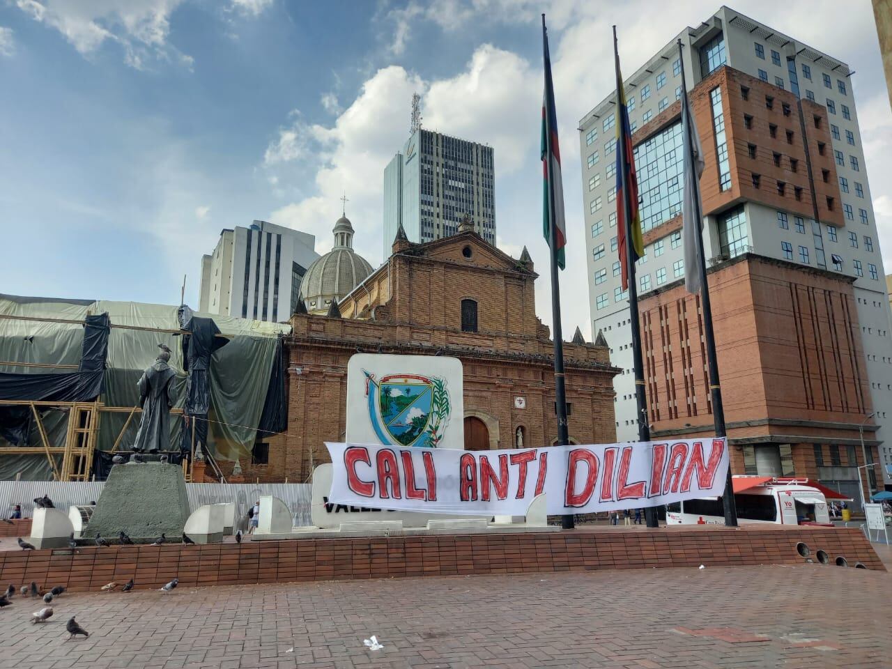 Pancartas contra Dilan Francisca Toro.