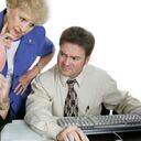 2. Lleve las cuentas: bueno, sin demeritar la función de un contador en una empresa, usted puede encargarse de la contabilidad del pequeño negocio de su tía o ayudar a su mamá con las ventas que haga de su venta multinivel; usando herramientas como aplicaciones o hojas de cálculo de Excel, para que todo sea mucho más sencillo de comprender.