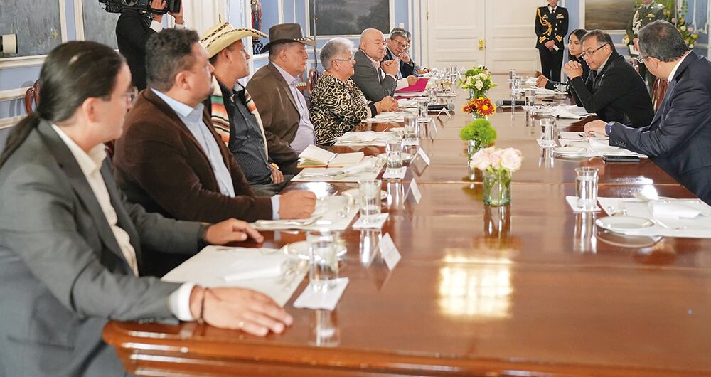  El 4 de octubre los congresistas del partido Comunes estuvieron en la Casa de Nariño para revisar la agenda legislativa con el presidente Gustavo Petro. 