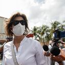 Cristiana Chamorro, exdirectora de la Fundación Violeta Barrios de Chamorro para la Reconciliación y la Democracia e hija de la expresidenta, llega al Ministerio Público donde fue convocada a una reunión para explicar presuntas "inconsistencias" en informes financieros presentados al gobierno entre 2015 y 2019 en Managua, Nicaragua, el viernes 21 de mayo de 2021. (AP Foto/Diana Ulloa)