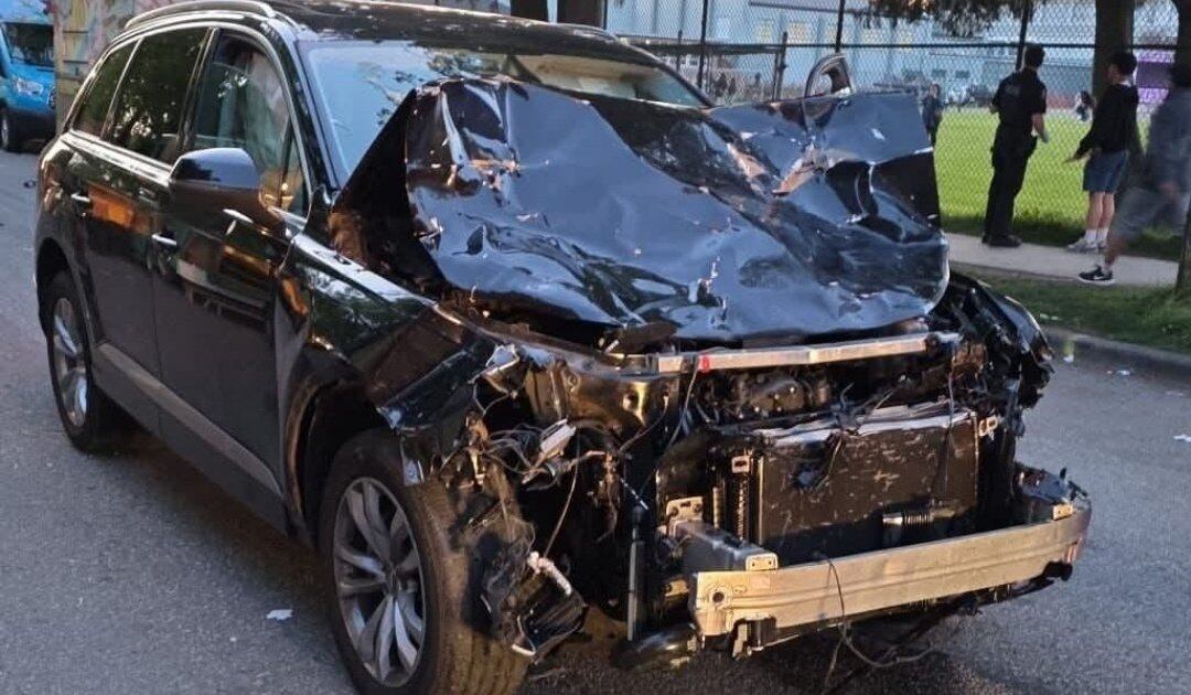 Un hombre de 30 años fue detenido y un portavoz indicó a los periodistas que el conductor era un “sospechoso solitario” conocido de los agentes.