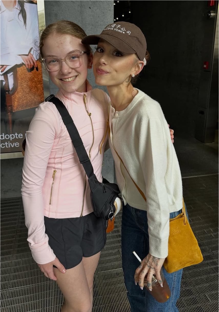 Ariana Grande se encontraba de gira en Canadá. Esta foto se hizo viral por los comentarios sobre su apariencia física.