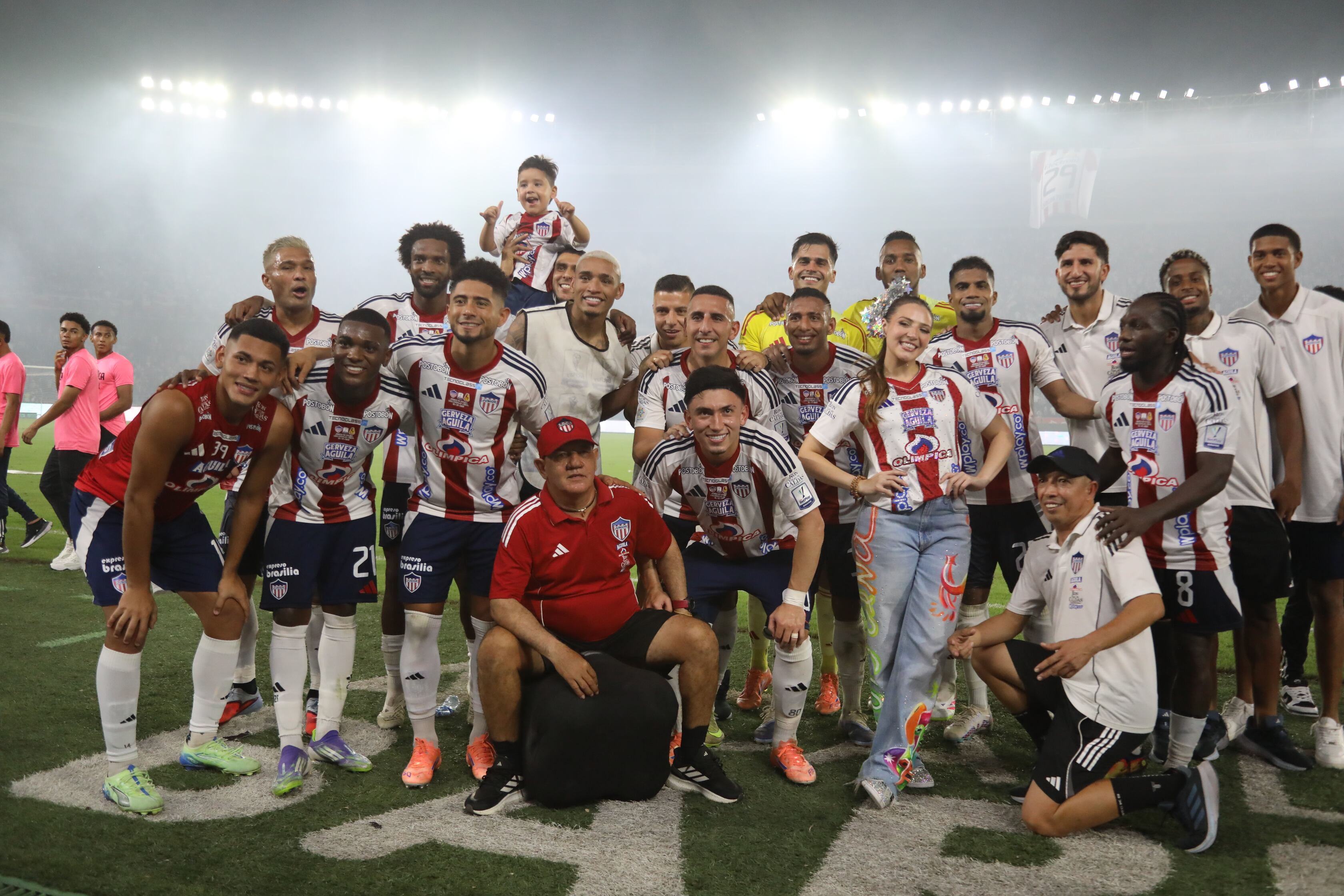 Junior de Barranquilla celebrando su triunfo en la ida de la final de la Liga Betplay