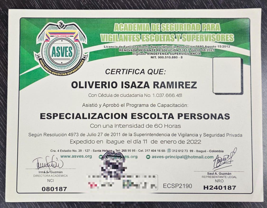 Diploma de Oliveiro Izasa, alias Terror que lo acreditaba como escolta para poder portar armas de fuego.
