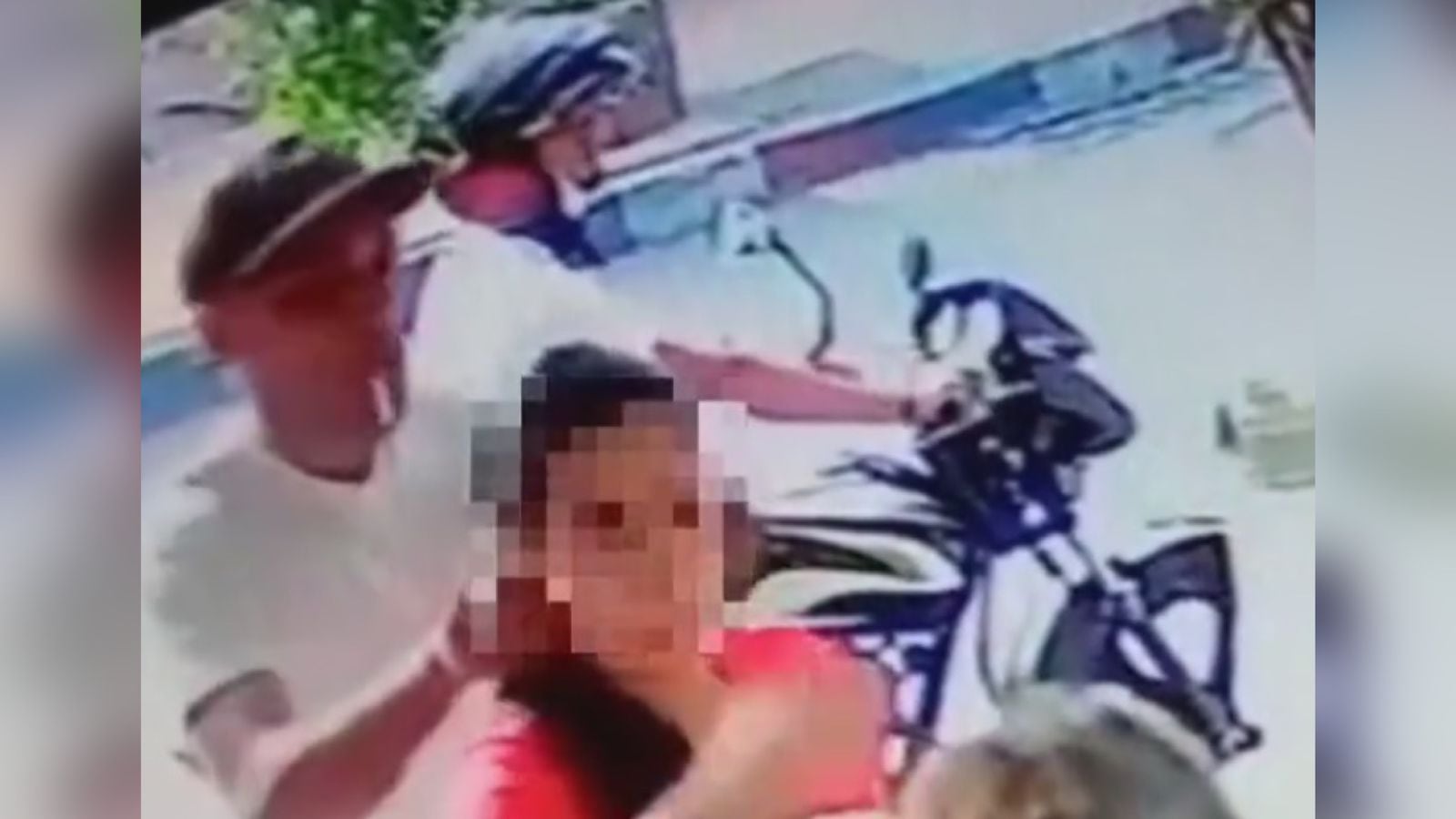 Dos ladrones despojaron a la mujer de sus aretes.