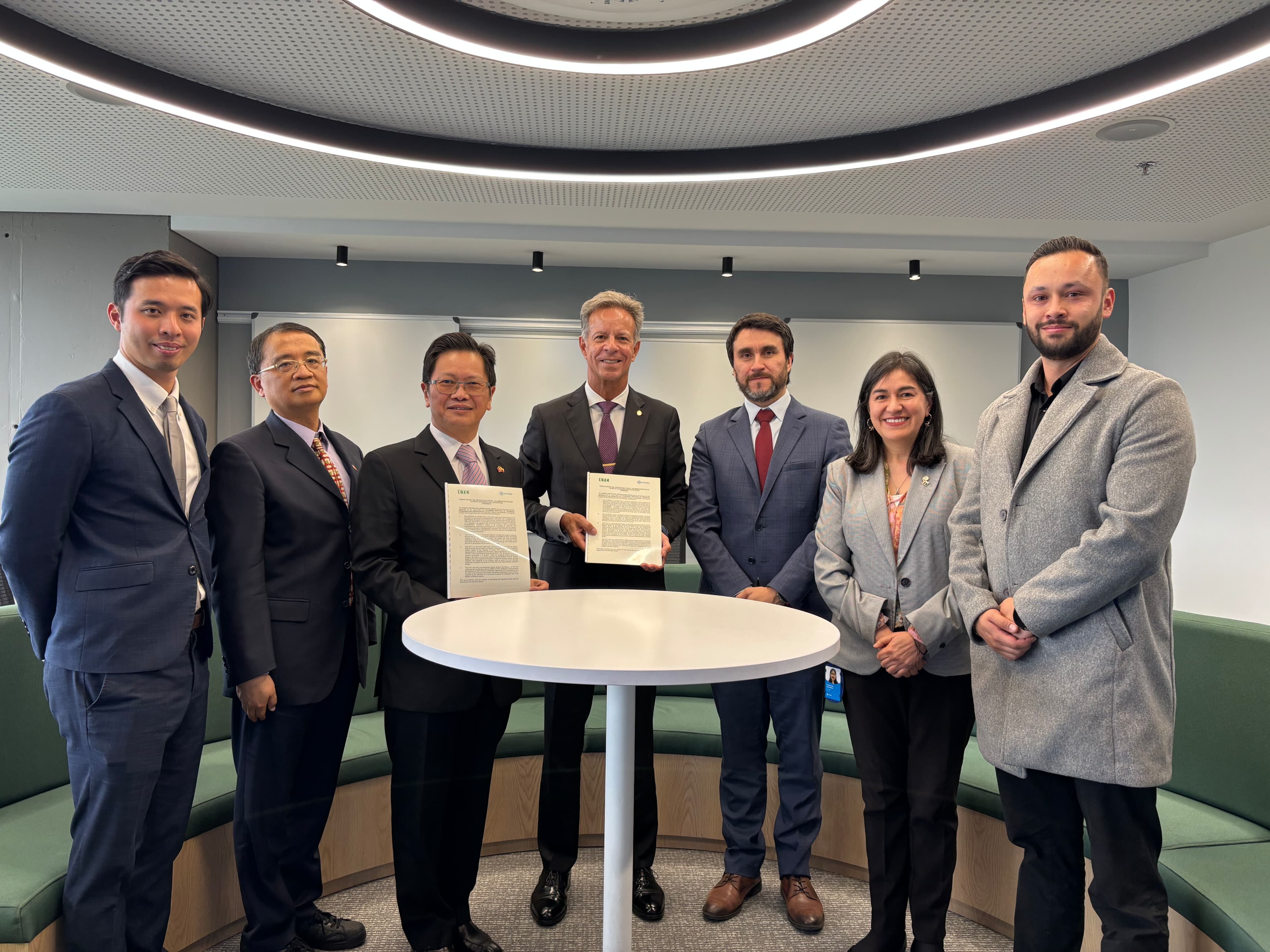 Colombia y Taiwán firman acuerdo comercial