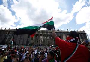 Bandera CRIC
Consejo Regional Indígena del Cauca. CRIC
Luego de varios días de viaje, los miembros de la Guardia Indígena marcharon desde la Universidad Nacional hasta la Plaza de Bolívar para sumarse al dia 14 del Paro Nacional para protestar contra la violencia en sus territorios.
Bogota diciembre 4 2019
Foto : Guillermo Torres Reina / Semana
