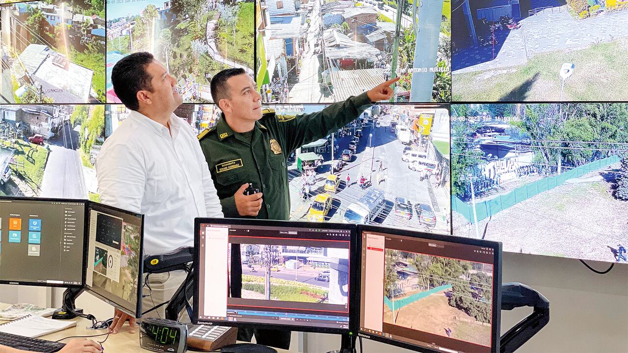 El Alcalde Rodrigo Hernández en el Centro de Monitoreo y Control de Rionegro