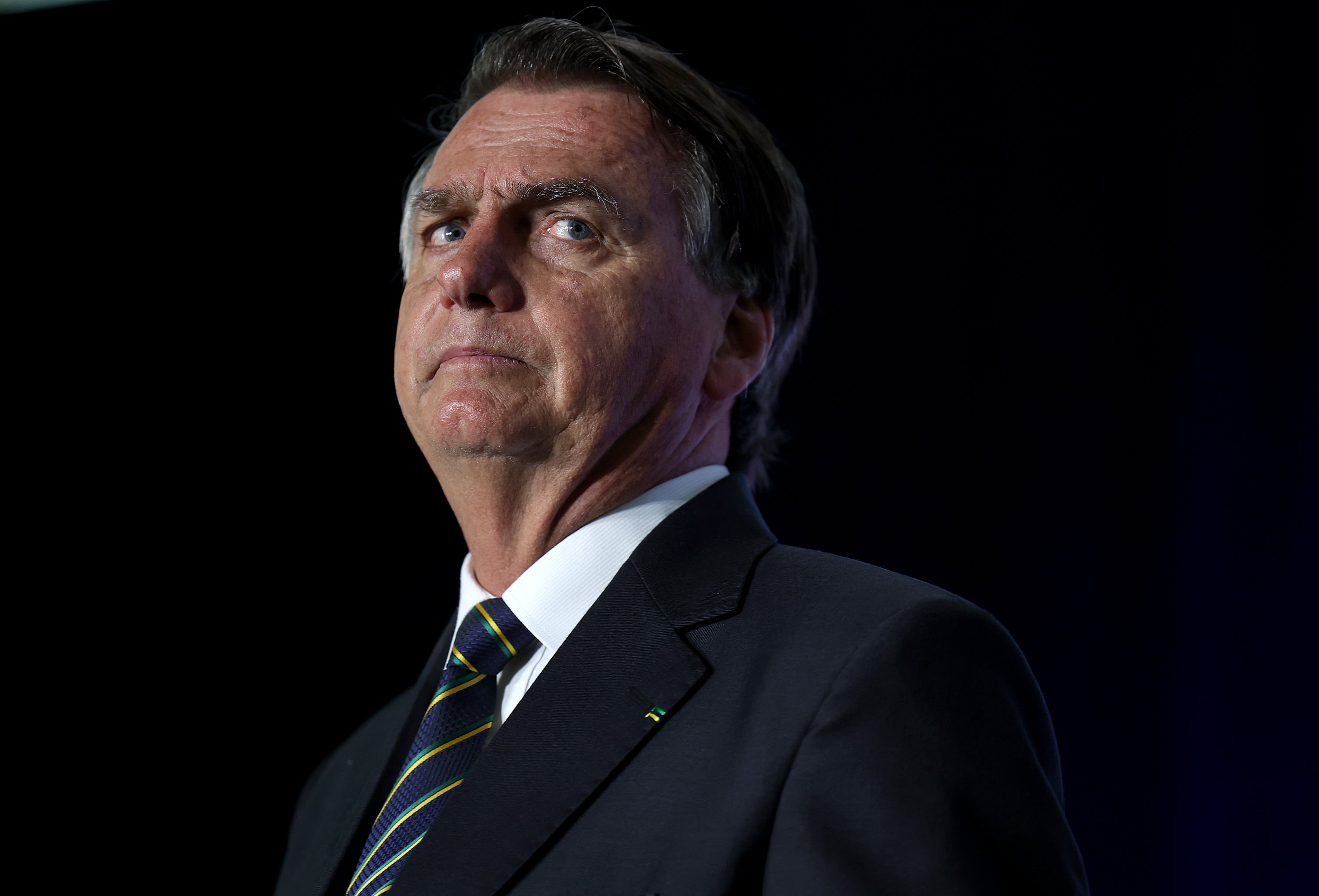 El expresidente brasileño de extrema derecha Jair Bolsonaro habla durante el evento Turning Point USA en el resort Trump National Doral Miami el 3 de febrero de 2023 en Doral, Florida.