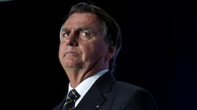 El expresidente brasileño de extrema derecha Jair Bolsonaro habla durante el evento Turning Point USA en el resort Trump National Doral Miami el 3 de febrero de 2023 en Doral, Florida.