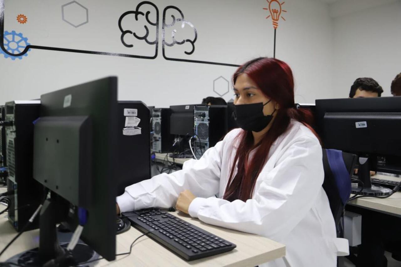 El primer laboratorio de Economía Circular abrió sus puertas en Bogotá y contra de tres salas para capacitar a aprendices del Sena en esta materia.