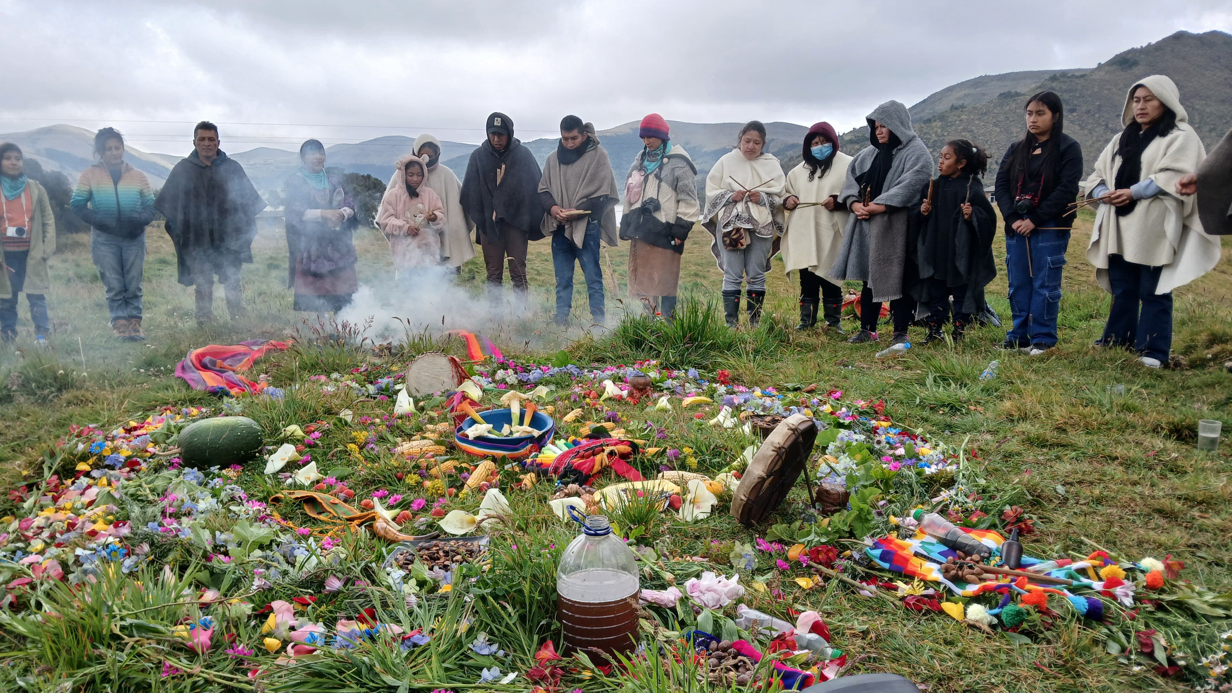 “En nuestra cultura hay música, oraciones y cánticos que hacen que el agua brote. Es un momento espiritual que nos conecta con el territorio”: Rocío Palma, representante del resguardo indígena del Gran Cumbal e integrante de esta red.