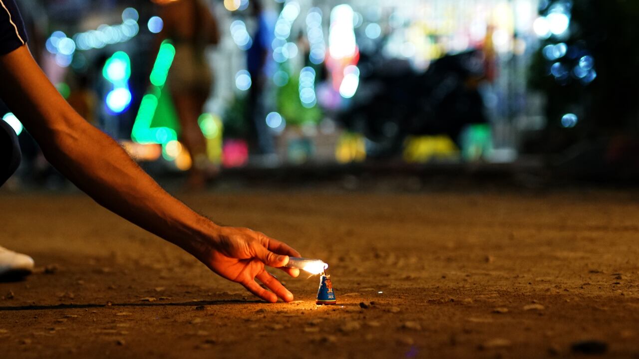 La alborada en Cali, deja varios casos de quemados con pólvora en el inicio de las fiestas decembrinas. Foto Jorge Orozco / El País.
