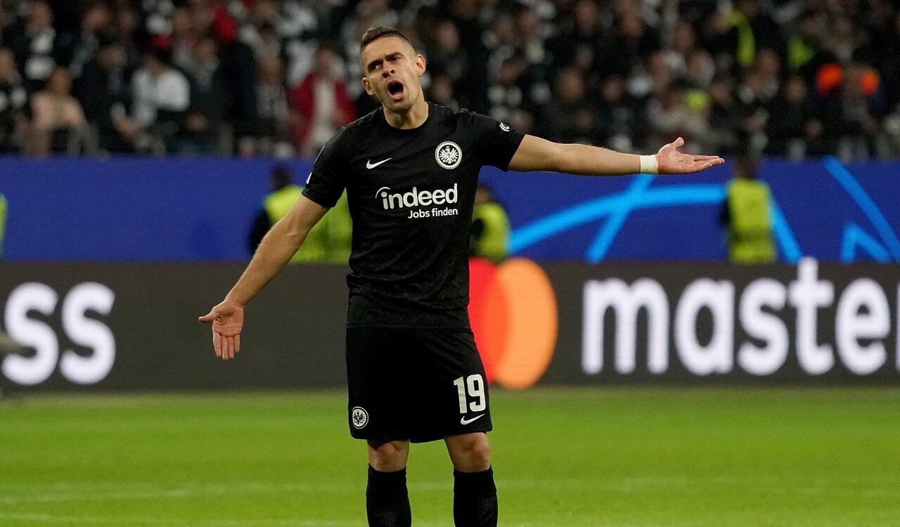 A Rafael Santos Borré le prometieron más minutos durante 2023.