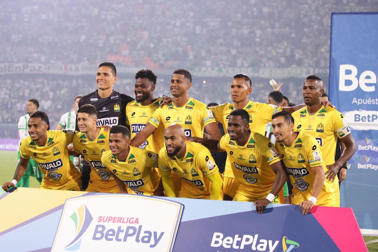 Nómina del Bucaramanga que saltó a la cancha en el estadio Atanasio Girardot de Medellín.