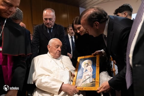 Alcalde Eder en el Vaticano junto con el Papa Franciso.