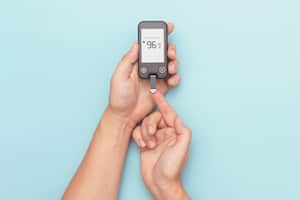 Los niveles elevados de azúcar en la sangre pueden provocar complicaciones en la salud.