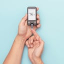 Los niveles elevados de azúcar en la sangre pueden provocar complicaciones en la salud.