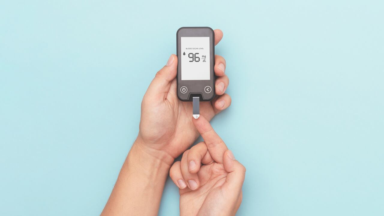 Los niveles elevados de azúcar en la sangre pueden provocar complicaciones en la salud.