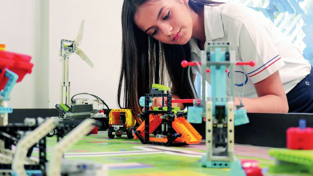 Comfandi reafirma su vocación educativa enfocando sus capacidades en lo que mejor sabe hacer: formar para la vida.