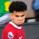 Luis Díaz al momento de salir del campo.