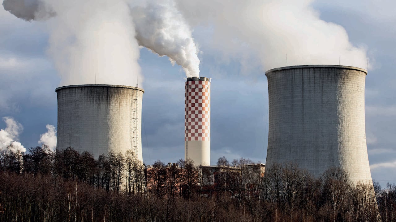 La reducción de los gases contaminantes a la atmósfera registrada este año, no es suficiente para mitigar el cambio climático, según expertos. Foto: Getty Images - Mundo hoy.