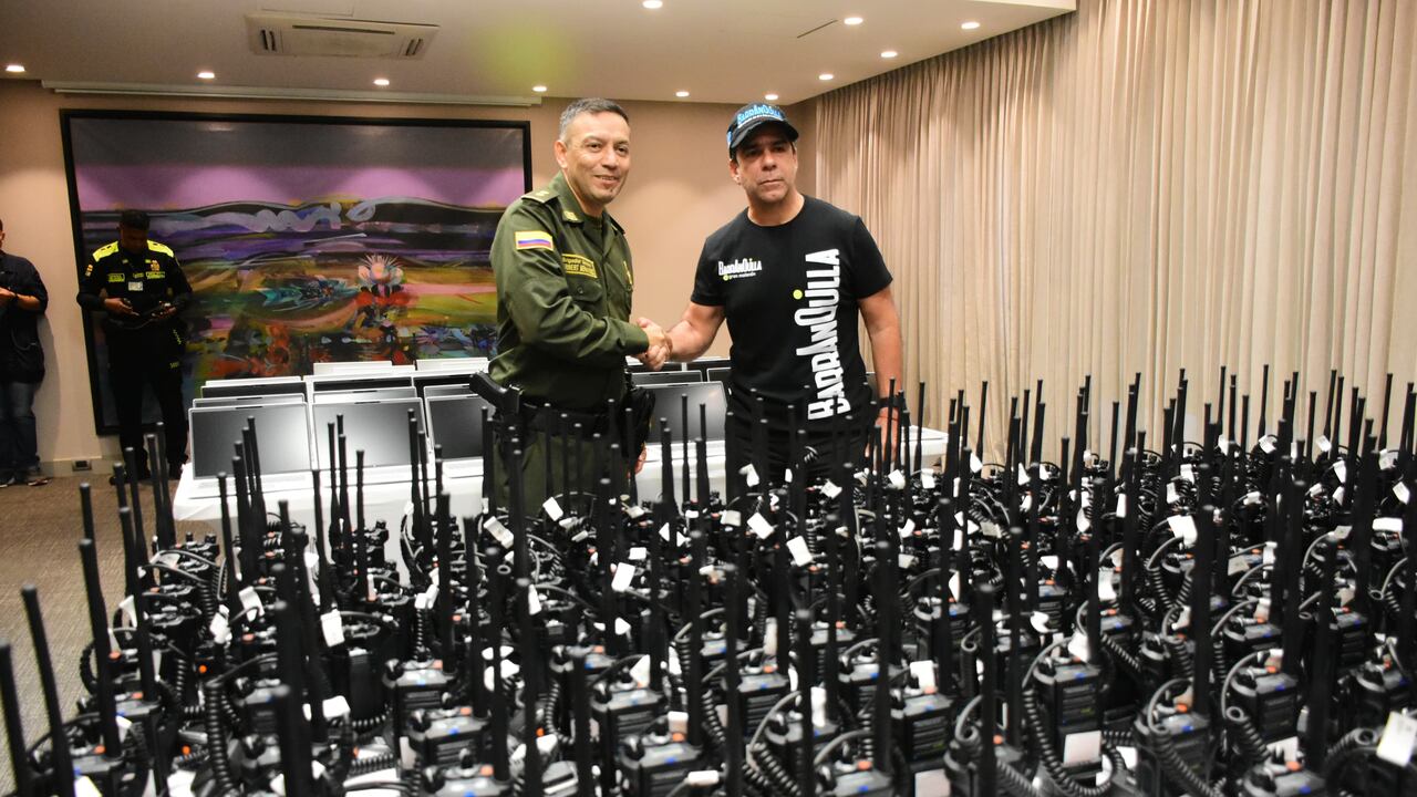 Alejandro Char, alcalde de Barranquilla y el general Herbert Benavidez, comandante de la Policía Metropolitana.