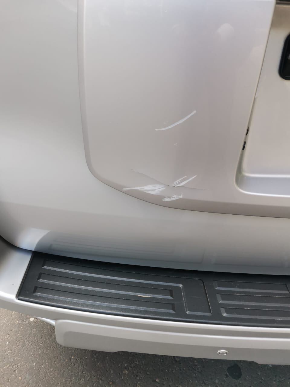 Atacan a pedradas carro de la Ministra de Transporte en Suba