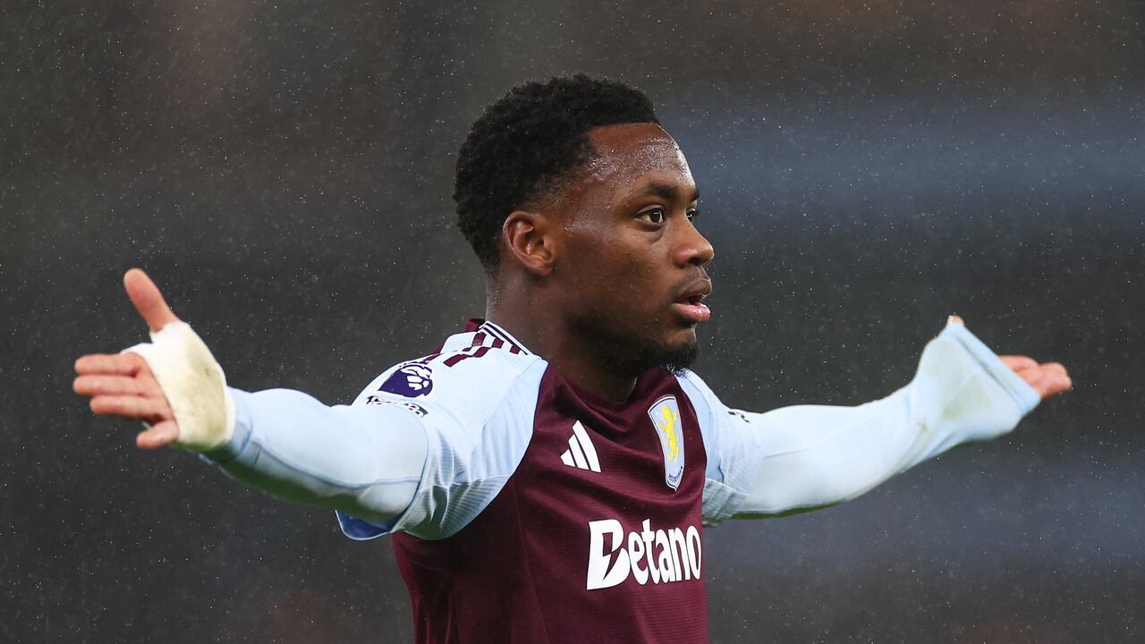 BIRMINGHAM, ENGLAND - NOVEMBER 23: Jhon Duran of Aston Villa reacts during the Premier League match between Aston Villa FC and Crystal Palace FC at Villa Park on November 23, 2024 in Birmingham, England. (Photo by Aston Villa/Aston Villa FC via Getty Images)