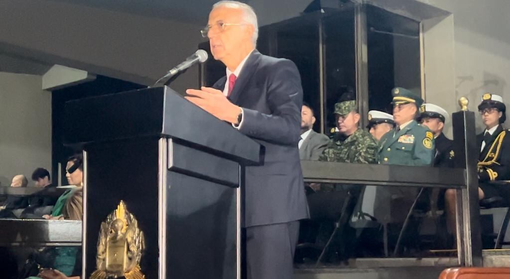 Ministro de Defensa, Iván Velásquez, durante ceremonia de ascensos militares en la Escuela de Cadetes José María Córdova.