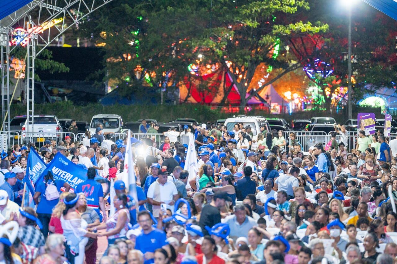 Miyerlandi Torres en su cierre de campaña