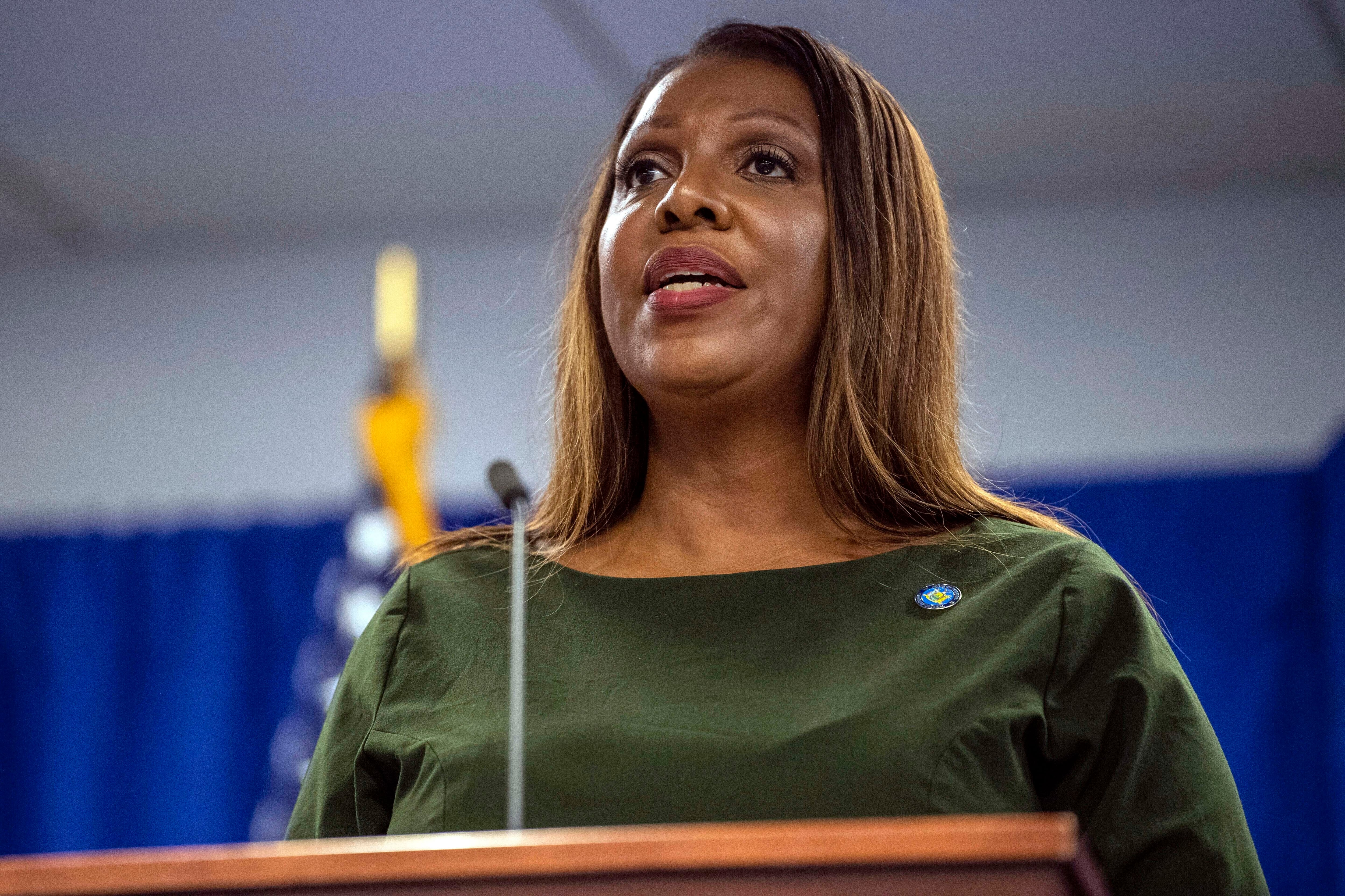 La fiscal general de Nueva York, Letitia James, habla durante una conferencia de prensa, el 21 de septiembre de 2022, en Nueva York.