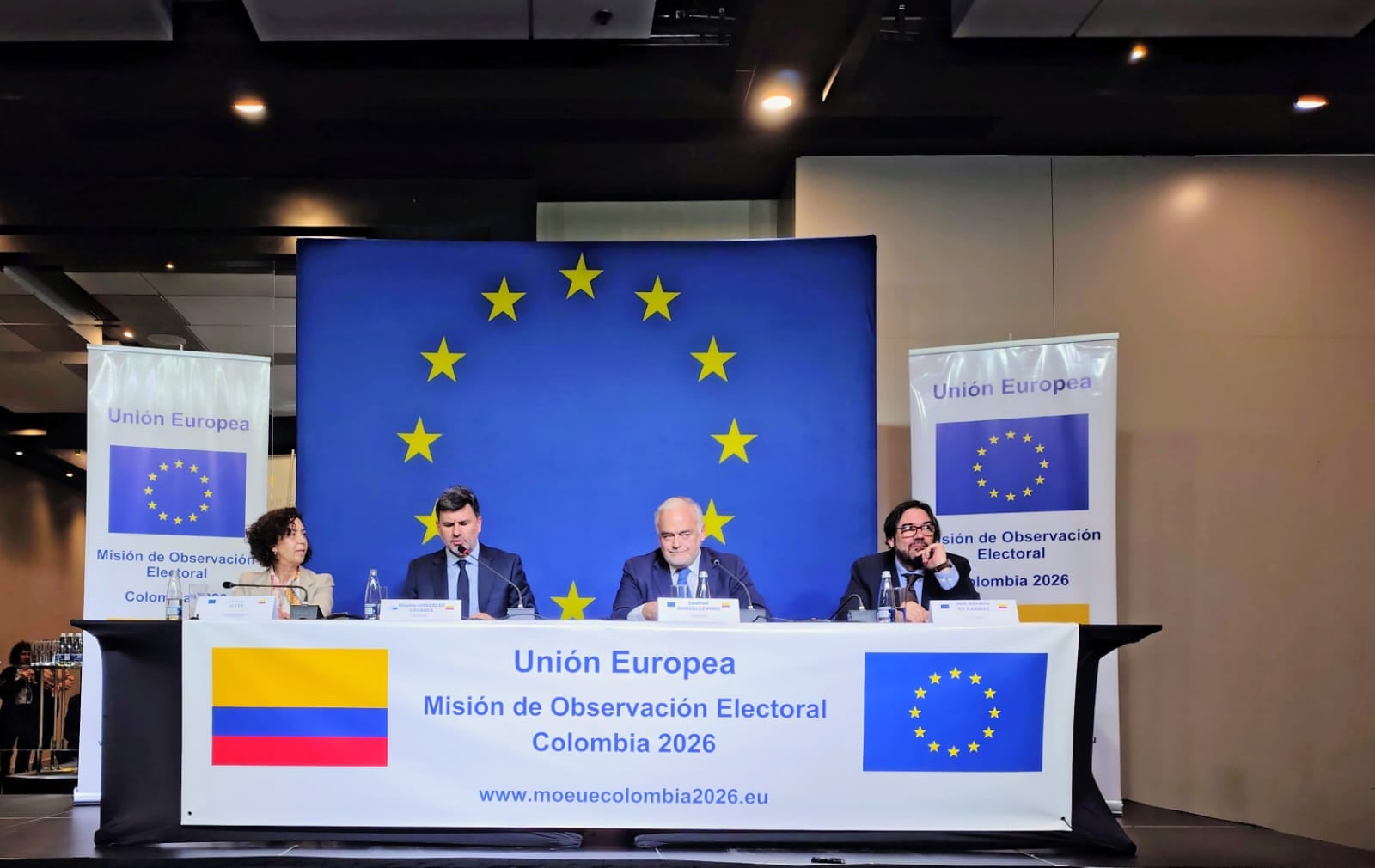 Cristina Alves, Nicolás González Casares, jefe de la delegación del Parlamento Europeo, Esteban González Ponce, jefe de la Misión y José Antonio de Gabriel, jefe adjunto de la Misión de Observación.