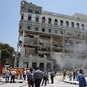 Las habitaciones están expuestas en el Hotel Saratoga, de cinco estrellas, donde el personal de emergencia trabaja después de una explosión en La Habana Vieja, Cuba, el viernes 6 de mayo de 2022. Foto: AP/ Ramon Espinosa.