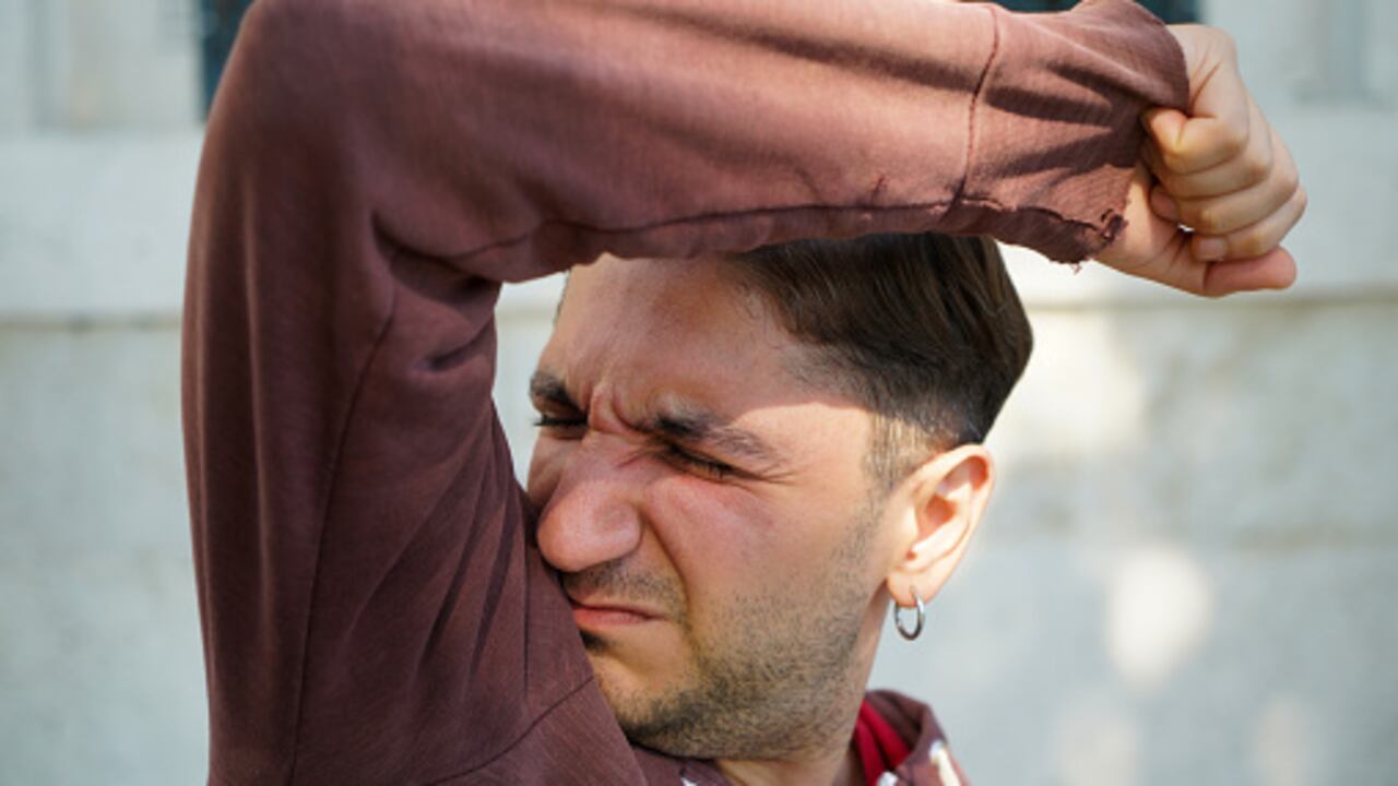 La glucosa alta puede generar sudoración excesiva.