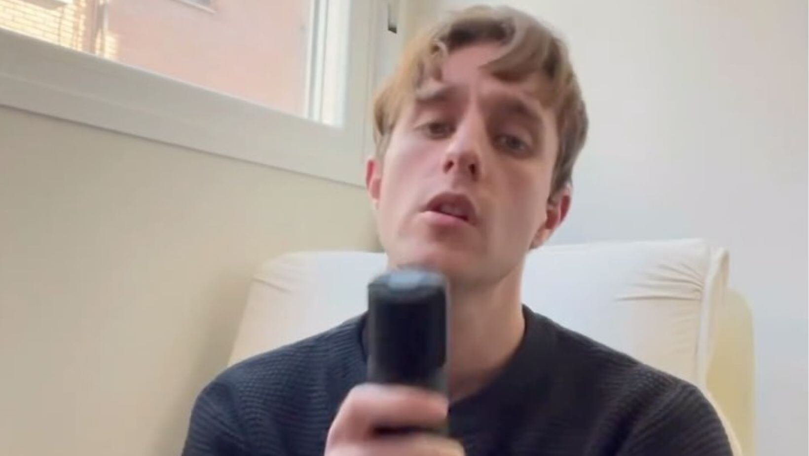 Artista causa furor en TikTok al interpretar varios éxitos musicales de Karol G y Feid en francés