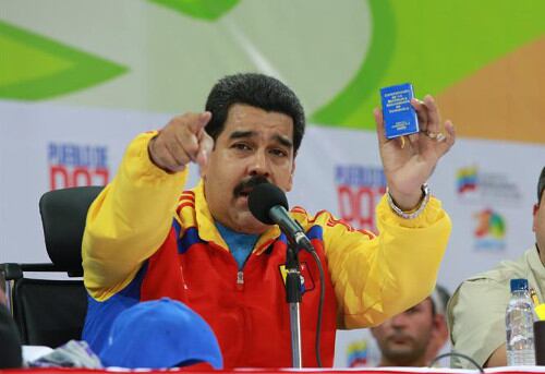 El gobierno de Nicolás Maduro creó unos bonos adicionales a empleados públicos que buscan compensar el bajo salario mínimo.